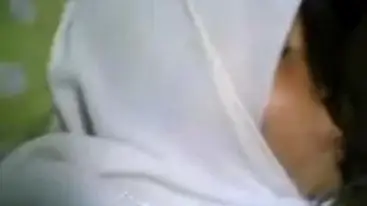 Bedebahkan ABG Berjilbab Paksa Buat Nyepong poster