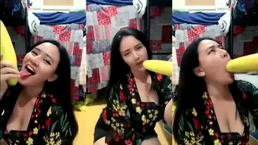 Berlian Ochi Nyepong Timun Besar Pamer Toket poster