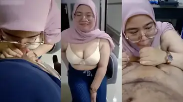 Bokep Jilbab Pink Hisap Burung Suami Nikmat poster