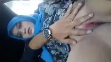 Colmek Pacar Jilbab di Mobil poster