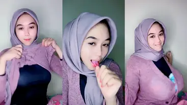 Host Hijab Lupa Matikan Kamera Live Mantap poster