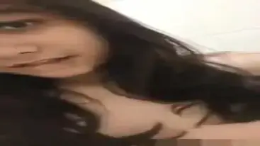Naomi Micha Di Kamar Mandi poster