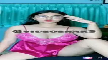 Selebgram Sri Ayu Tarisa Pamer Memek Becek Bigo poster